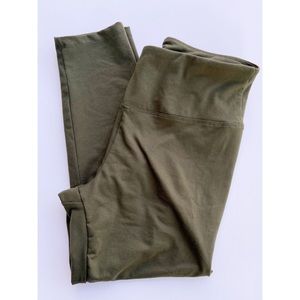 Balance Collection High-Waisted Capri Leggings L